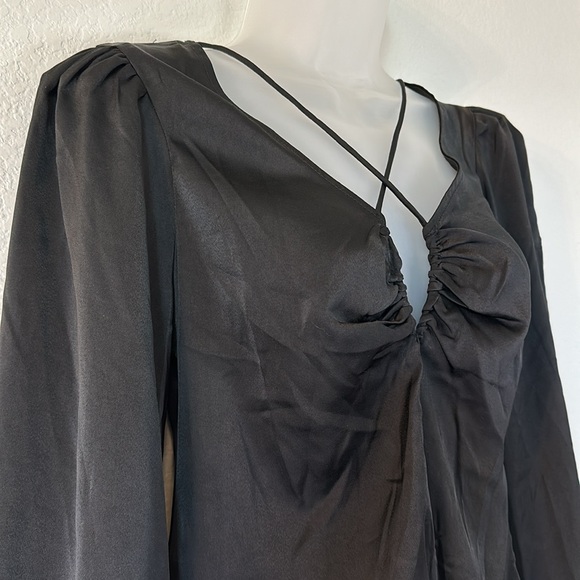 ASTR THE LABEL  Black Keyhole Cutout Top Size X-small NWT - Picture 5 of 13